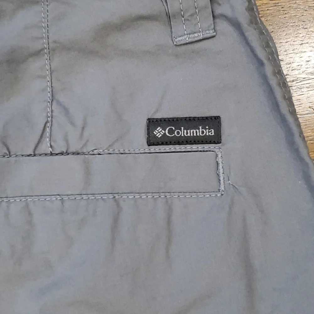 Mens Columbia gray lightweight shorts size 32